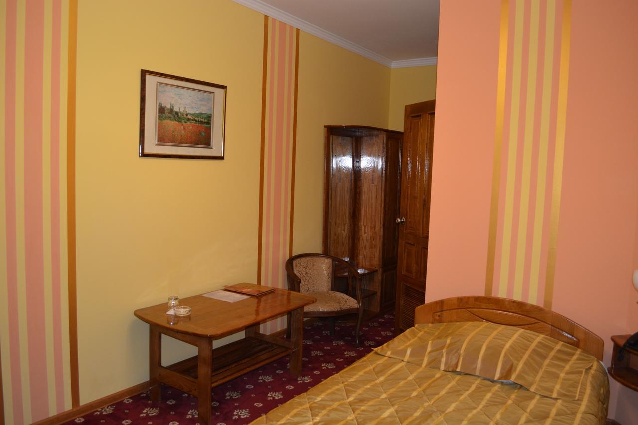 Hotel Papillon Tasjkent Exteriör bild